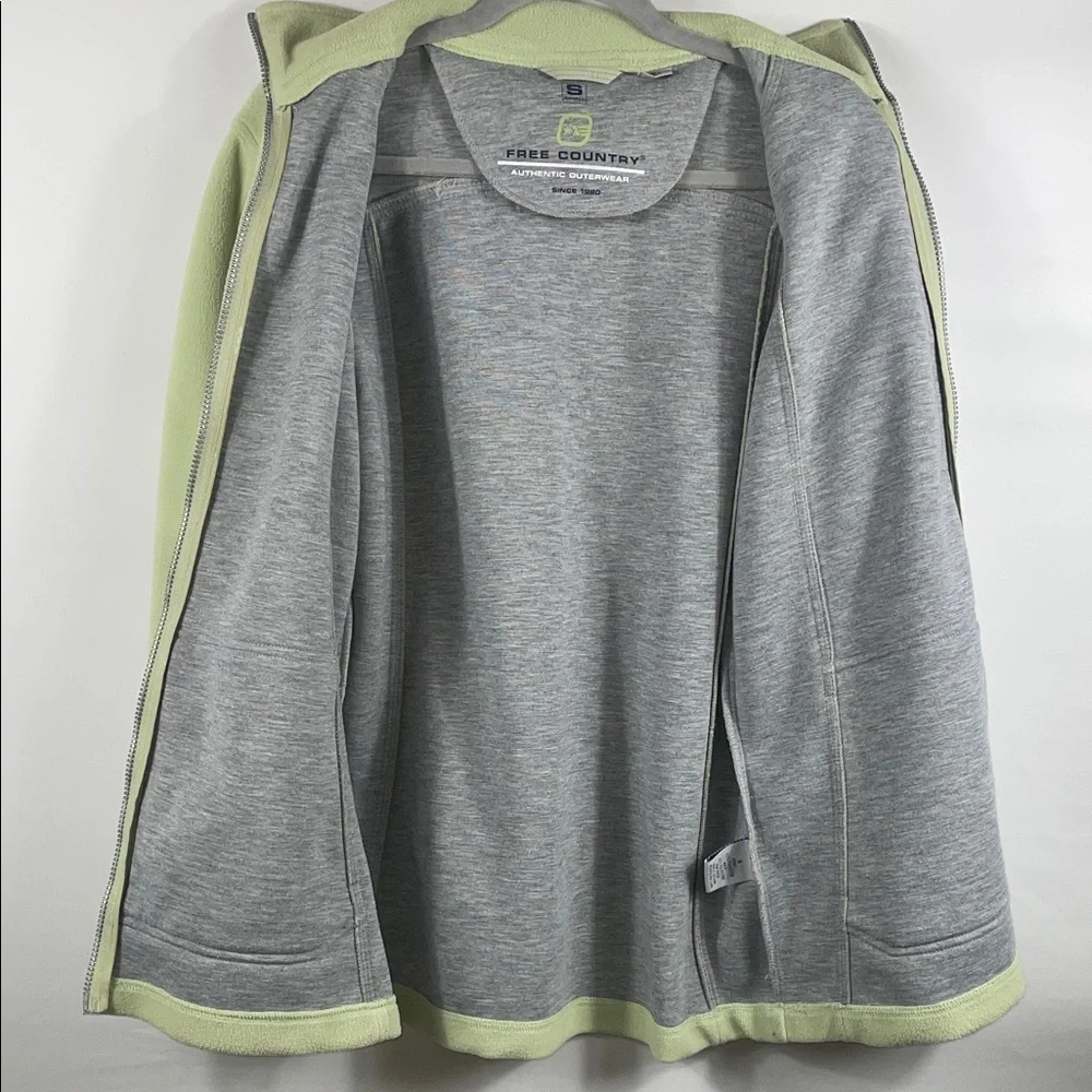 Free‎ Country Women's Light Green Fleece Jacket. Inside is sweatshirt material.